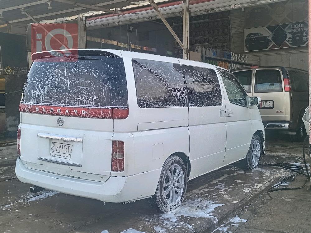 نیسان ئێلگراند